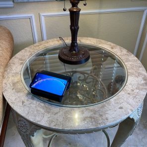 Easy Touch Speaker - bezprzewodowy głośnik i ładowarka 2w1