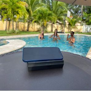 Easy Touch Speaker - bezprzewodowy głośnik i ładowarka 2w1