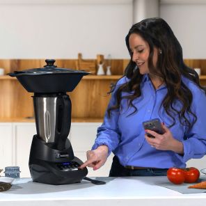 Chef Tony Kitchen Robot by Starlyf - robot kuchenny